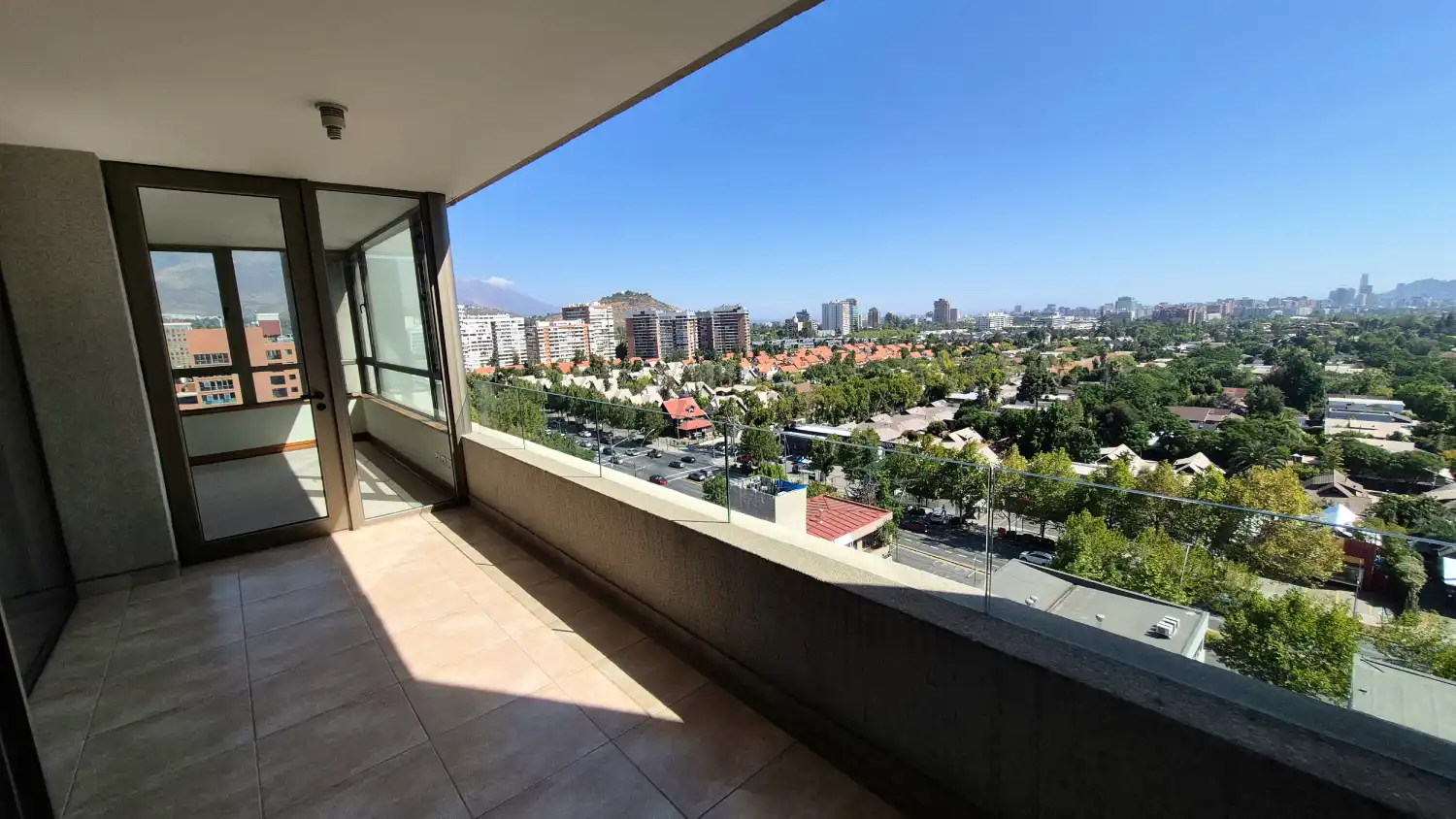 departamento en venta Tabancura Vitacura con terraza y vista despejada