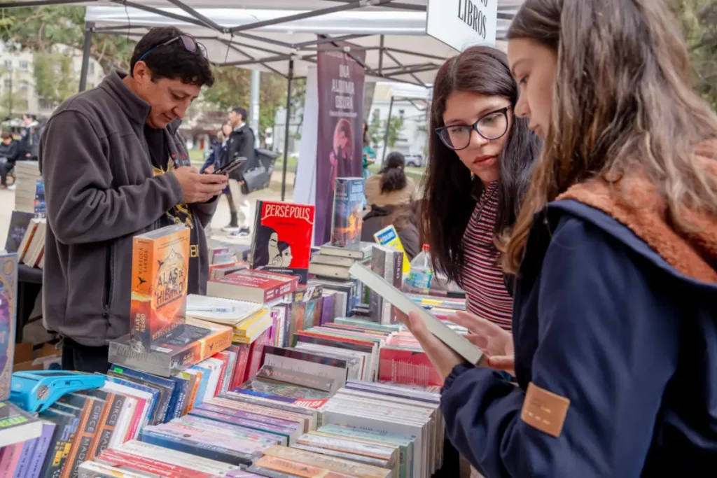Feria del libro en Providencia Bookish Fest en Café Literario Parque Balmaceda